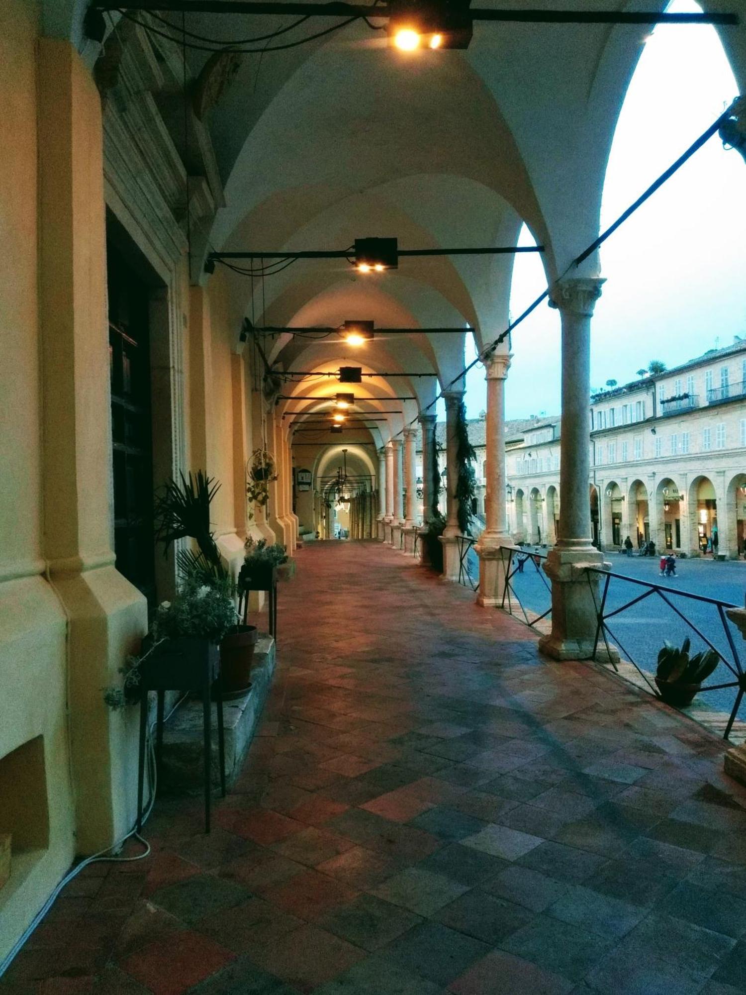 Casa Vacanze Nel Centro Storico Di Fermo Happy Song Zewnętrze zdjęcie